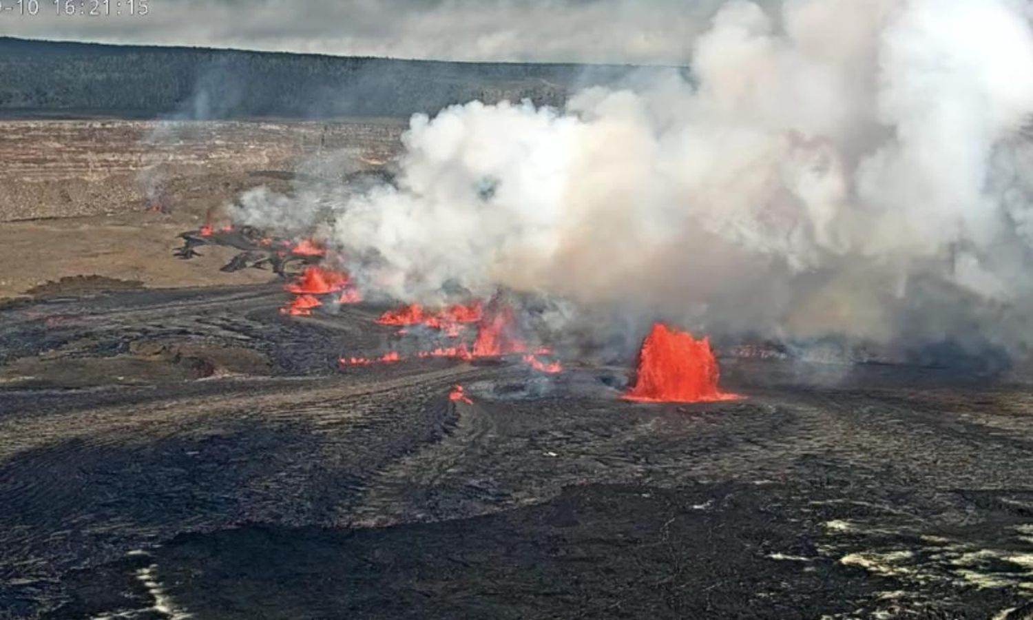 Las erupciones emiten partículas y gases volcánicos que pueden crear problemas respiratorios