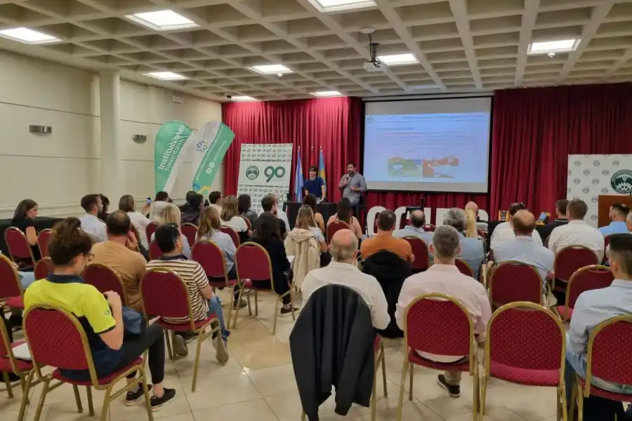 Capacitación sobre energías renovables y eficiencia energética