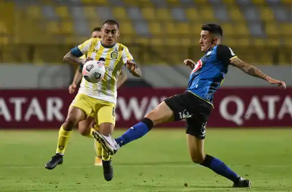 Con casi todo el partido con 10, Central igualó ante Huachipato y se trajo un valioso punto de Chile