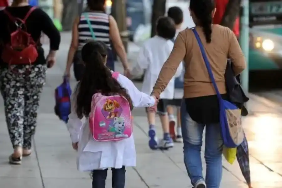 Se conoció el calendario escolar completo: ¿cuándo serán las vacaciones de invierno?