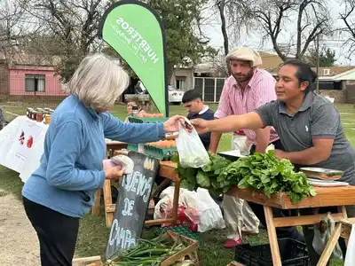 Exitosa jornada de "Huerteros en tu barrio" en la plaza de la Familia
