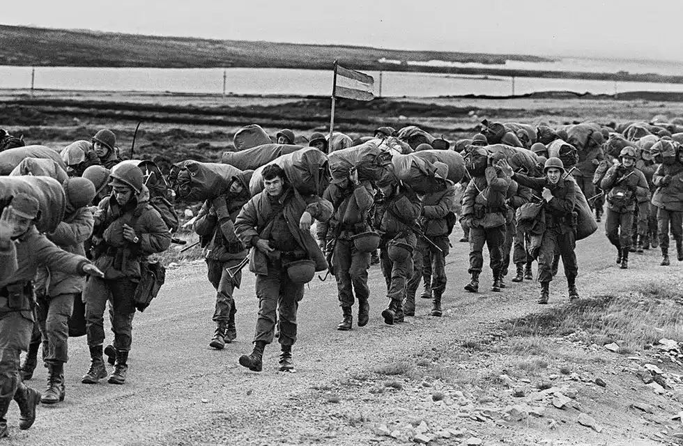"Malvinas, acá estoy, acá estuve", relatos de veteranos de la guerra que volvieron a las Islas