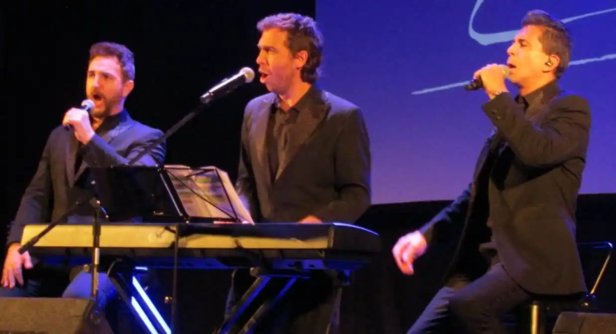 Héroe Lírico & Pop actuó en el Teatro Municipal