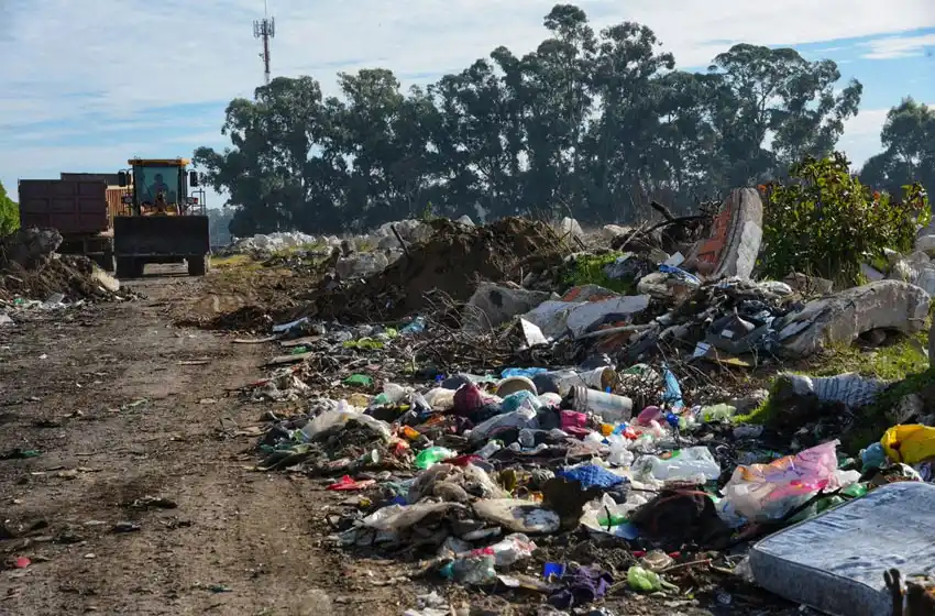 Arroyo anunció medidas y multas "más drásticas" por arrojar basura