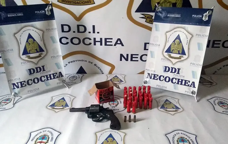 Le apuntó con un arma a su expareja y está preso