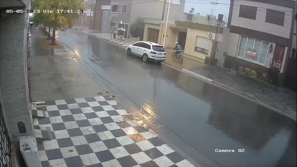 Robo de una bicicleta: el ladrón quedó registrado por las cámaras de seguridad