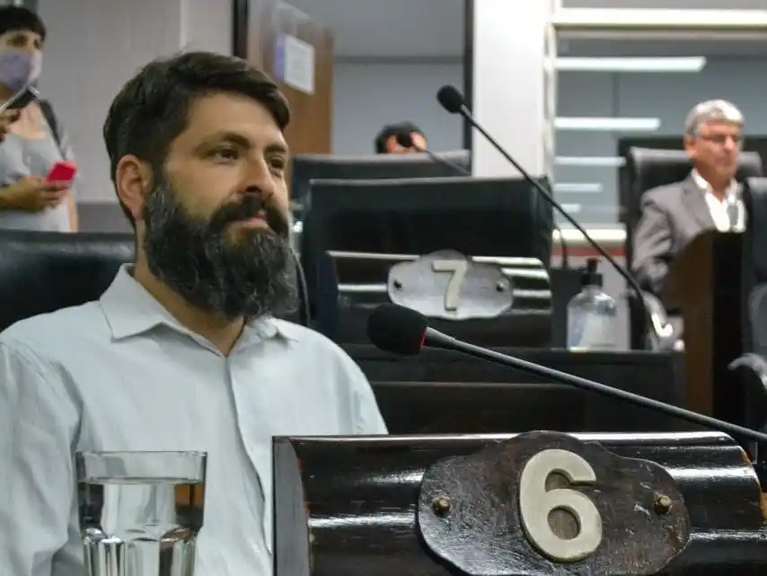 En plena Nochebuena, renunció el jefe del bloque oficialista en Quilmes tras el conflicto por el estacionamiento medido