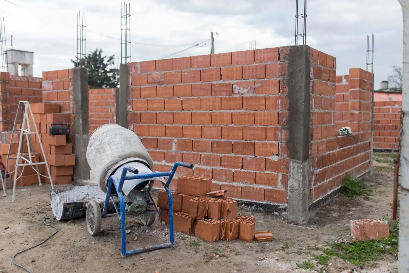 Obras paradas ante los altos costos de la construcción.