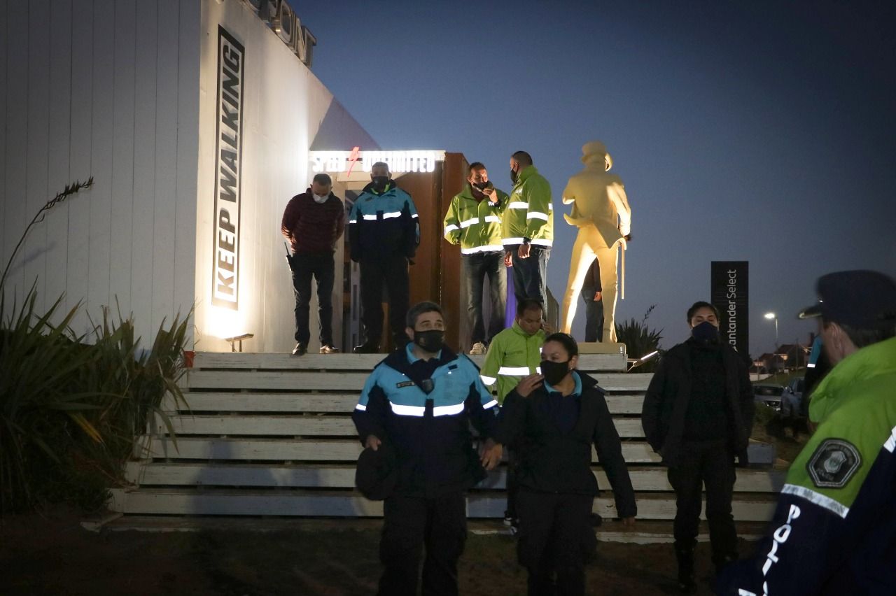 Covid-19 en Pinamar: Se desactivó una fiesta en la zona de médanos con más de 700 personas