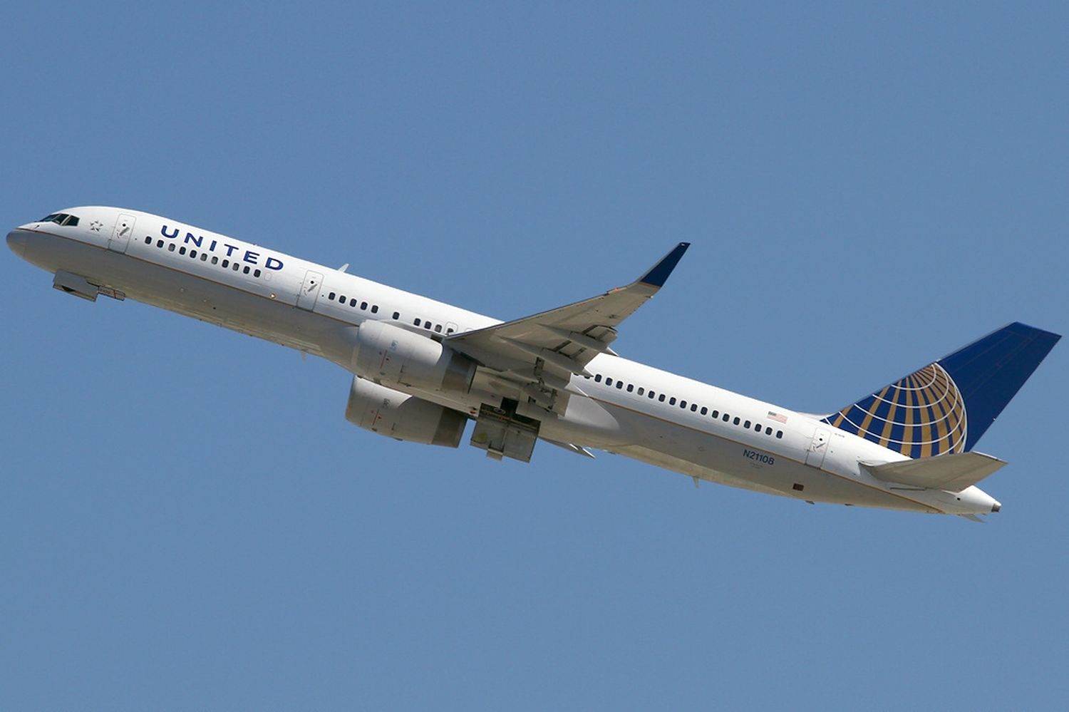 United Airlines resumes flights between Chicago and Reykjavik