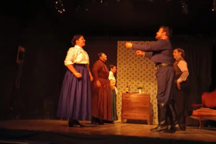 pampa y rio obra el anillo de la abuela