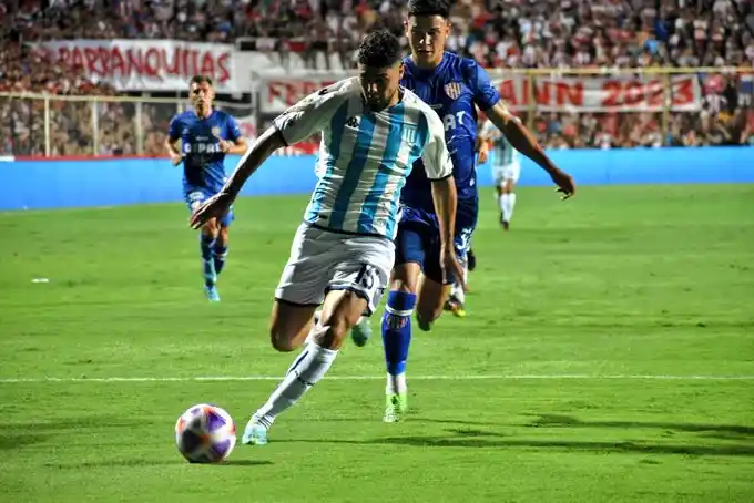 Maximiliano Romero, autor del primer gol de Racing.