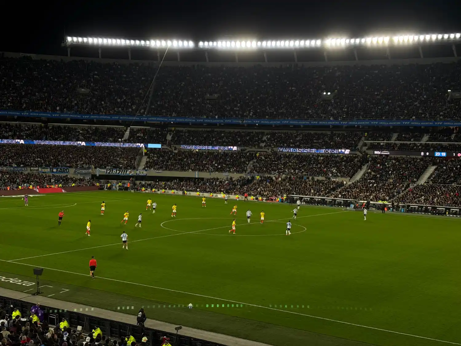 85.000 almas presenciaron el duelo entre la Argentina y Colombia.