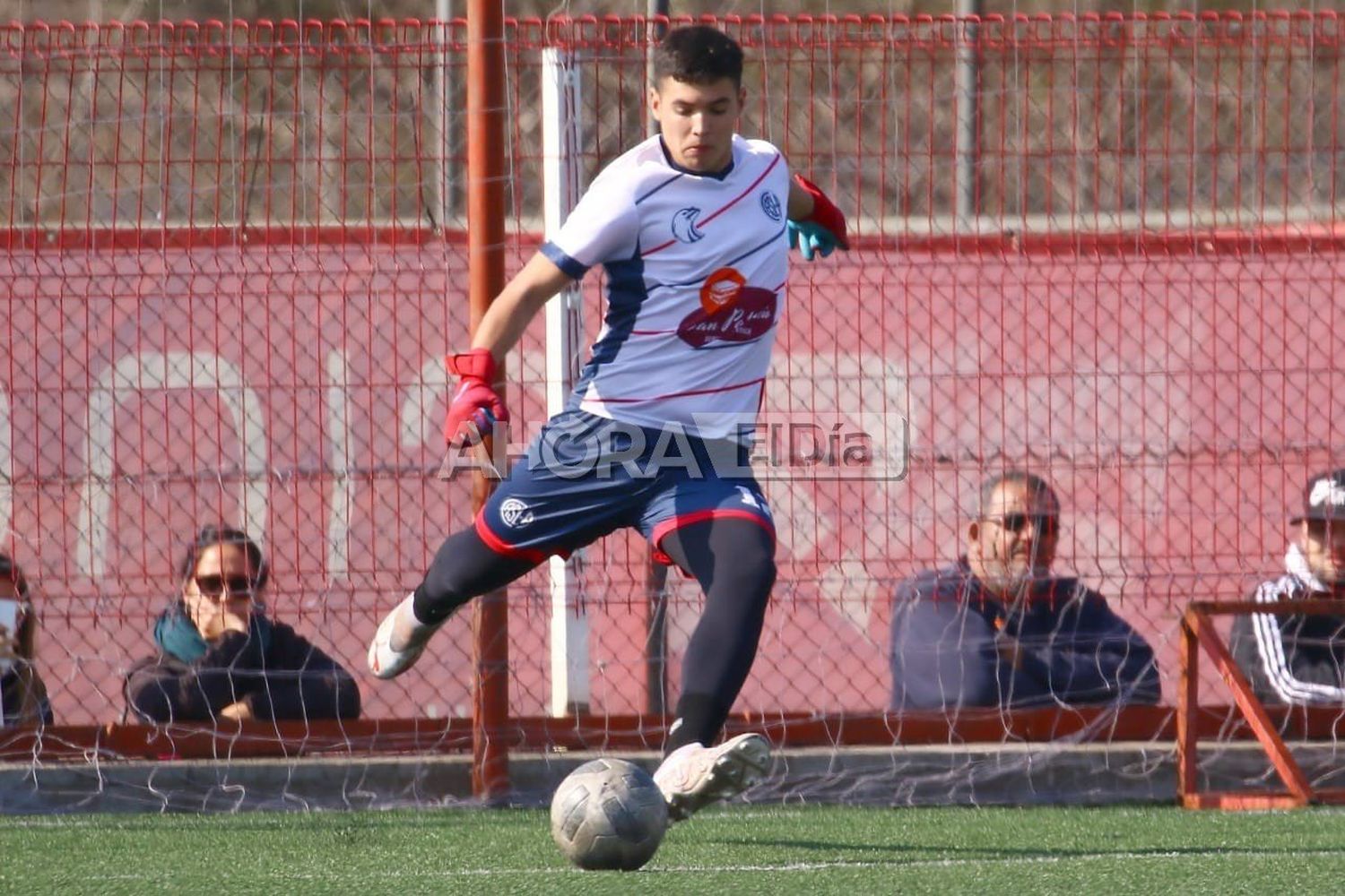 Es de Gualeguaychú, juega en un grande del fútbol argentino y sueña despierto: “quiero llegar a la Primera”