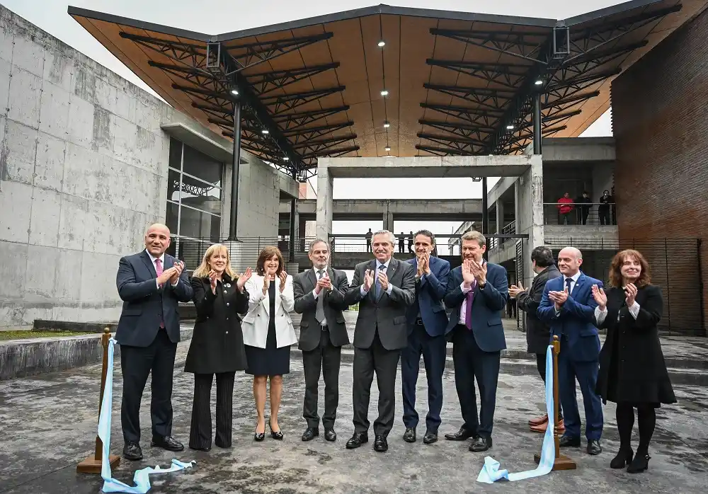 Alberto Fernández encabezó la inauguración del el edificio de la Facultad de Bioquímica, Química y Farmacia de la Universidad Nacional de Tucumán.