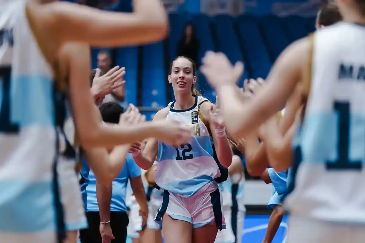 Meli sumó sus primeros puntos en el torneo. Foto: FIBA