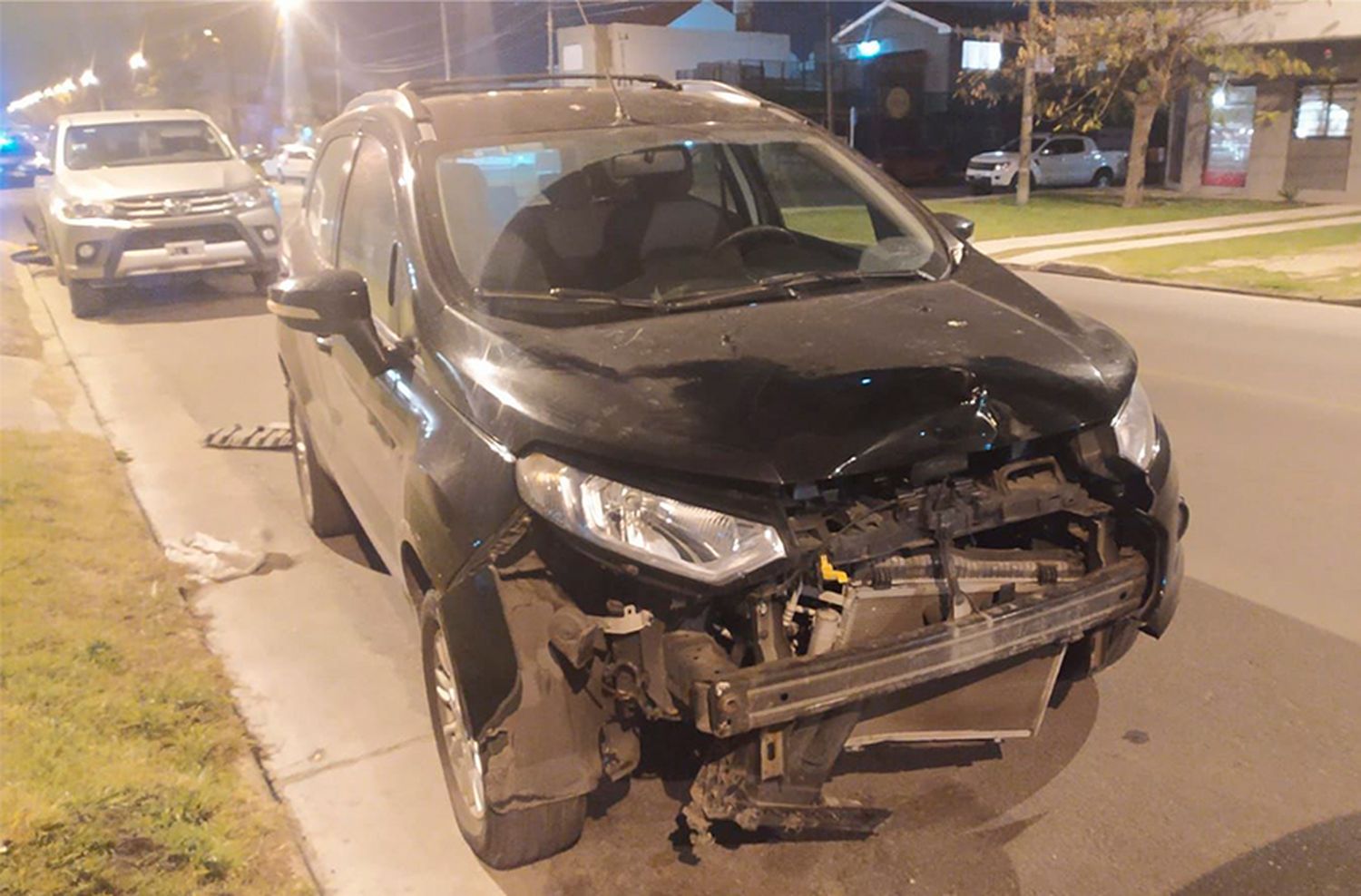 Chocan camioneta y moto en una esquina muy peligrosa de Mar del Plata