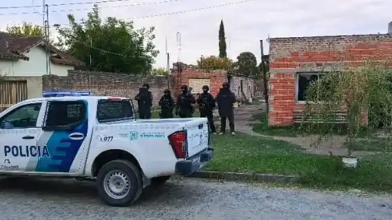 El procedimiento contó con la colaboración de personal de la Delegación de Drogas Ilícitas de Tandil y del Grupo de Apoyo Departamental (GAD).
