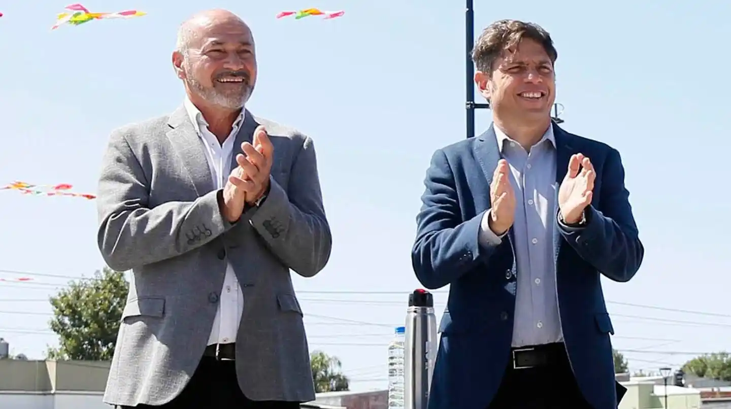 Mario Secco junto a Axel Kicillof