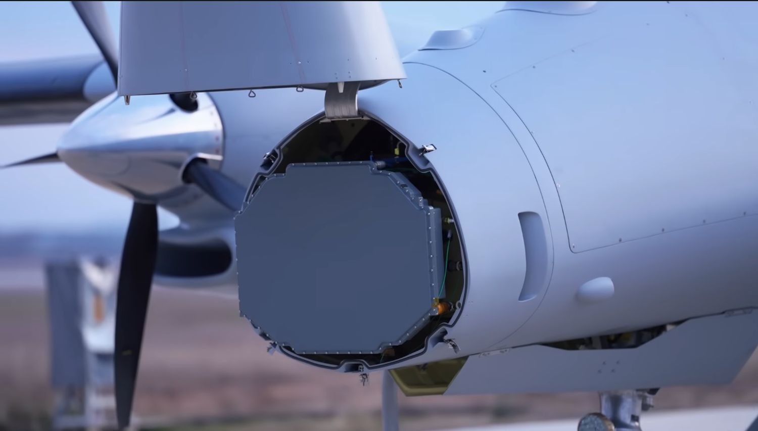 El Bayraktar AKINCI completa su primer vuelo con el radar MURAD AESA, marcando un hito en la aviación no tripulada turca