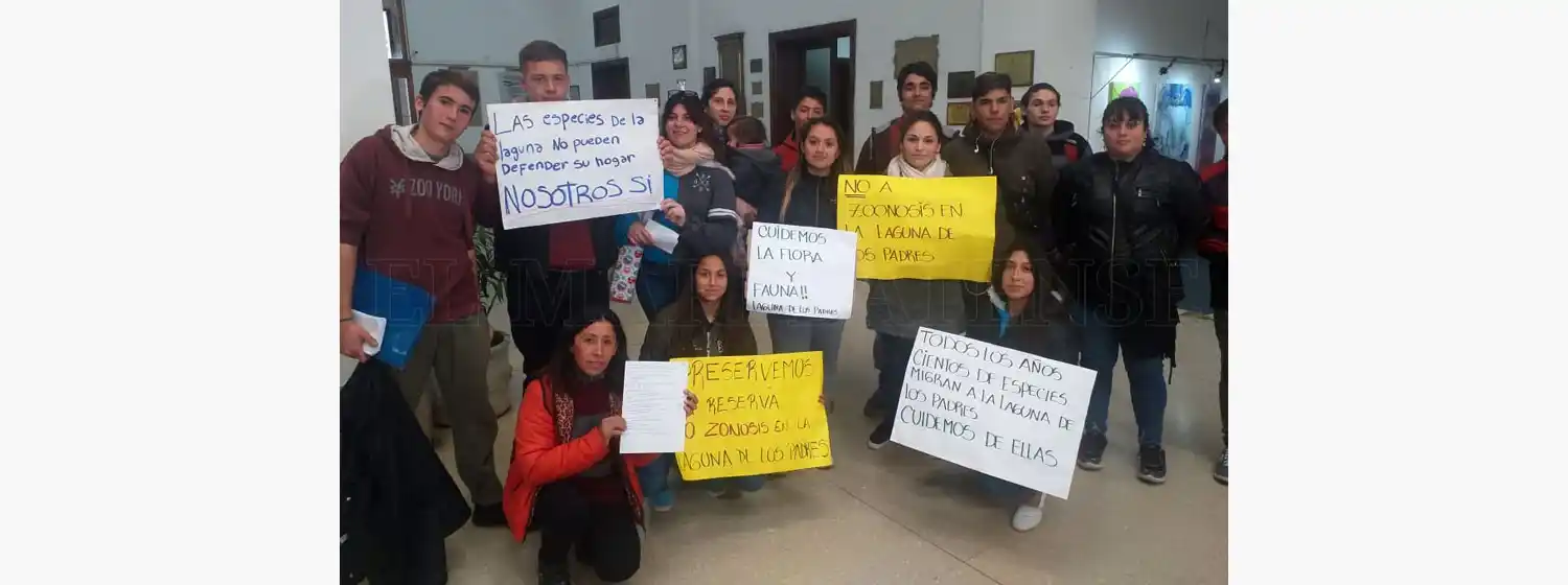 Alumnos de la Escuela Agraria rechazan la construcción de Zoonosis en la Laguna de los Padres