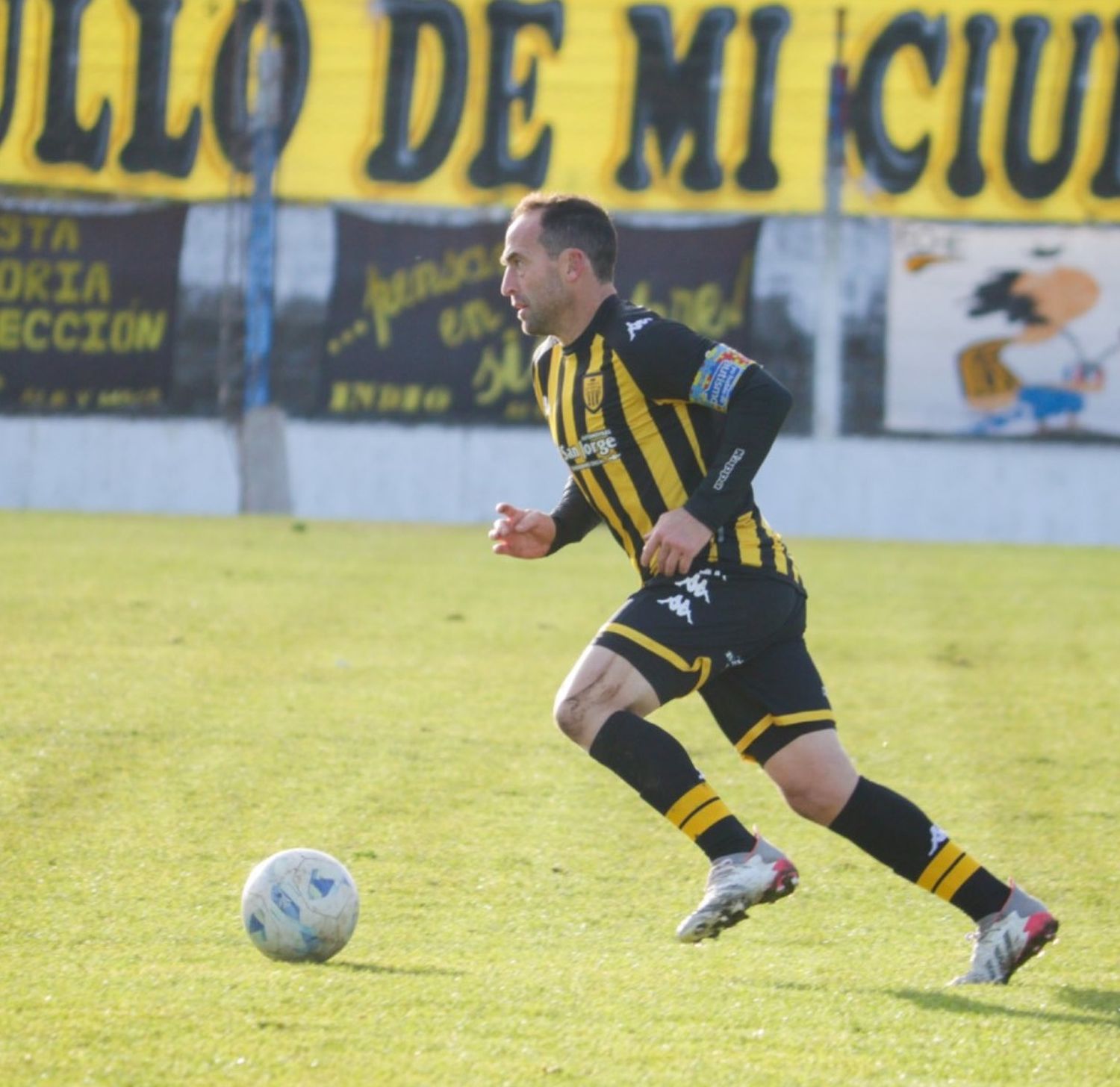 Michel, delantero y símbolo de Santamarina.