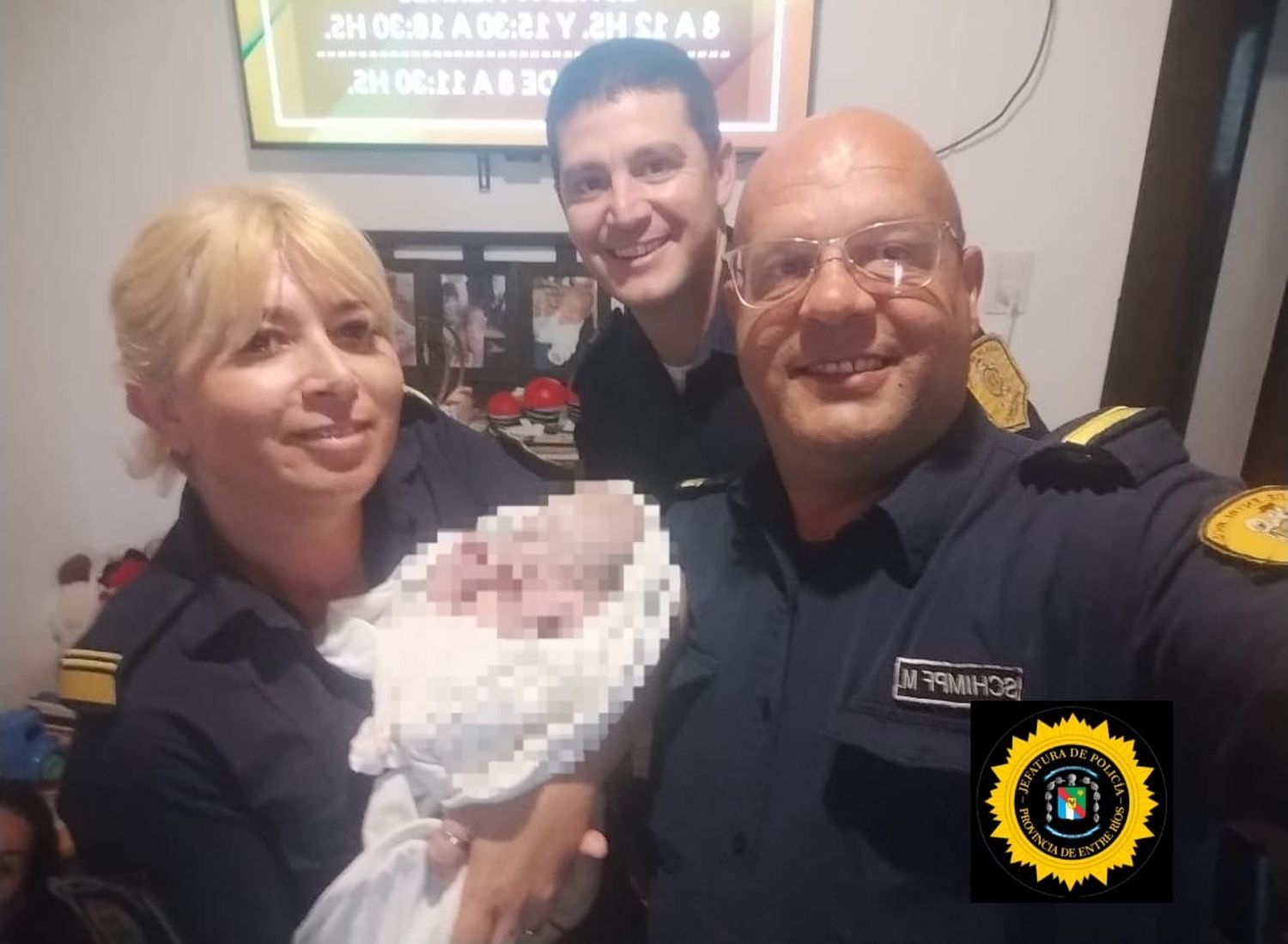Policías de General Ramírez asisten un parto prematuro y salvan la vida de una madre y su bebé