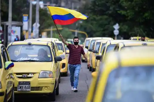 Paro de taxistas en Colombia DESINFLÁNDOSE