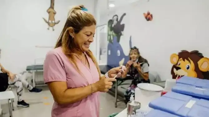 Sobre el impacto de los discursos de desconfianza hacia las vacunas, Palmisciano sostuvo que el fenómeno no tuvo la magnitud esperada en el territorio local.