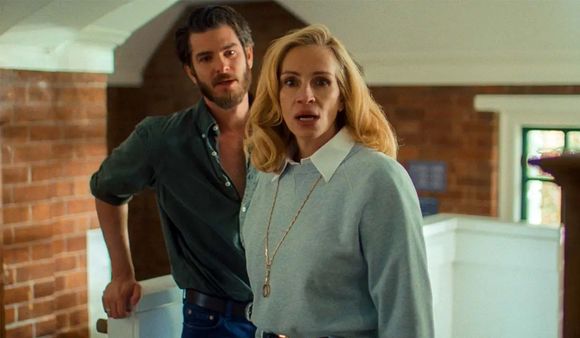 El club de las 5: Julia Roberts + Glen Powell + Keira Knightley + McConaughey + Policial