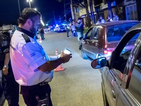 El municipio informó que labró más de 10 mil actas contra conductores que usan el celular al volante en lo que va del 2025.