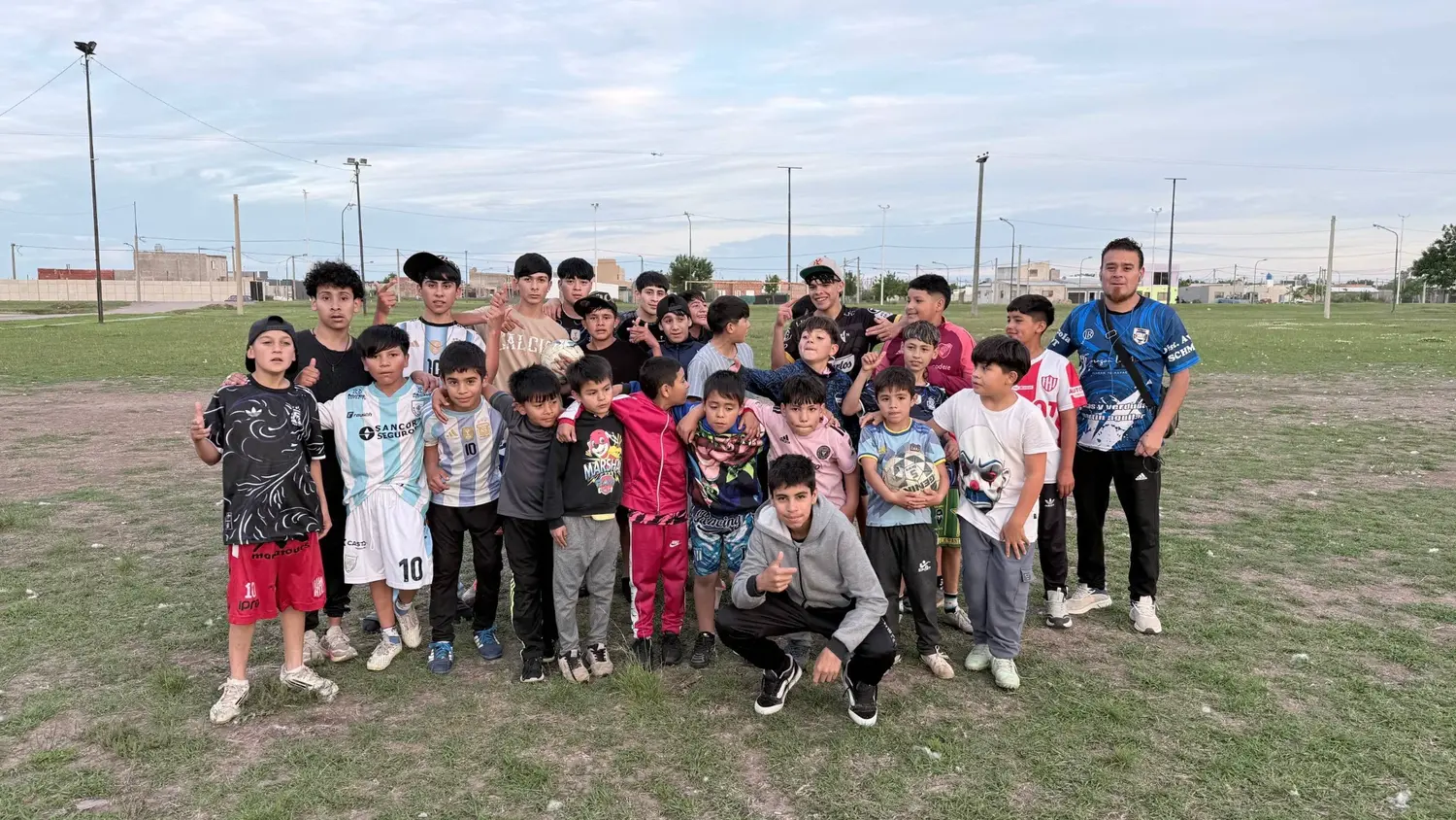 “Logramos tener una copa de leche y un plato de comida”: la escuelita del barrio Zazpe acompaña a unos 50 chicos