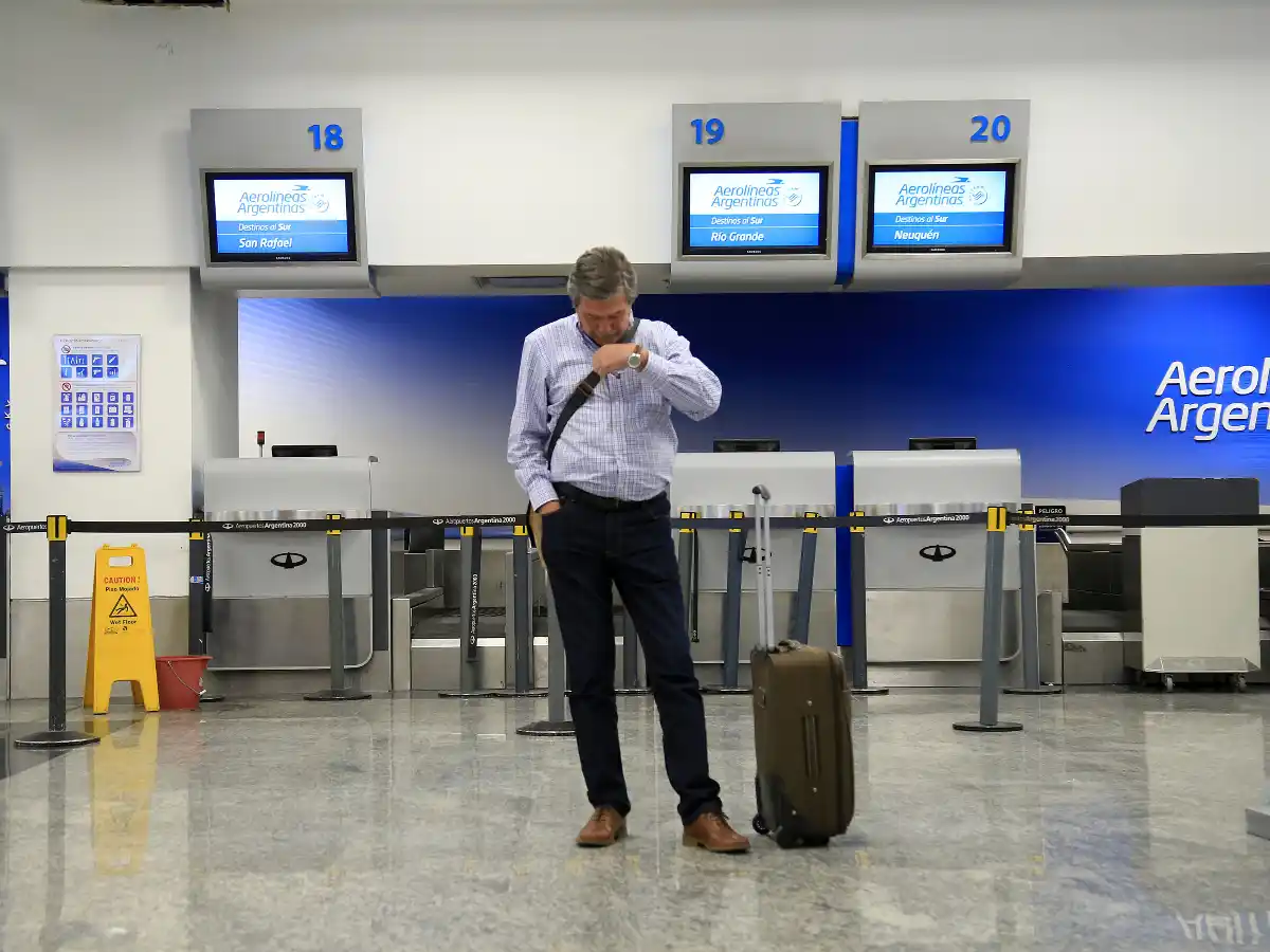 Aerolíneas Argentinas canceló los vuelos del lunes