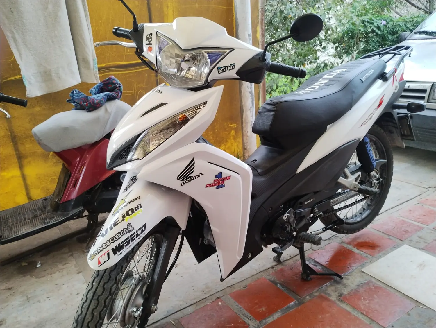Buscan moto robada de un garage en el barrio Arcor