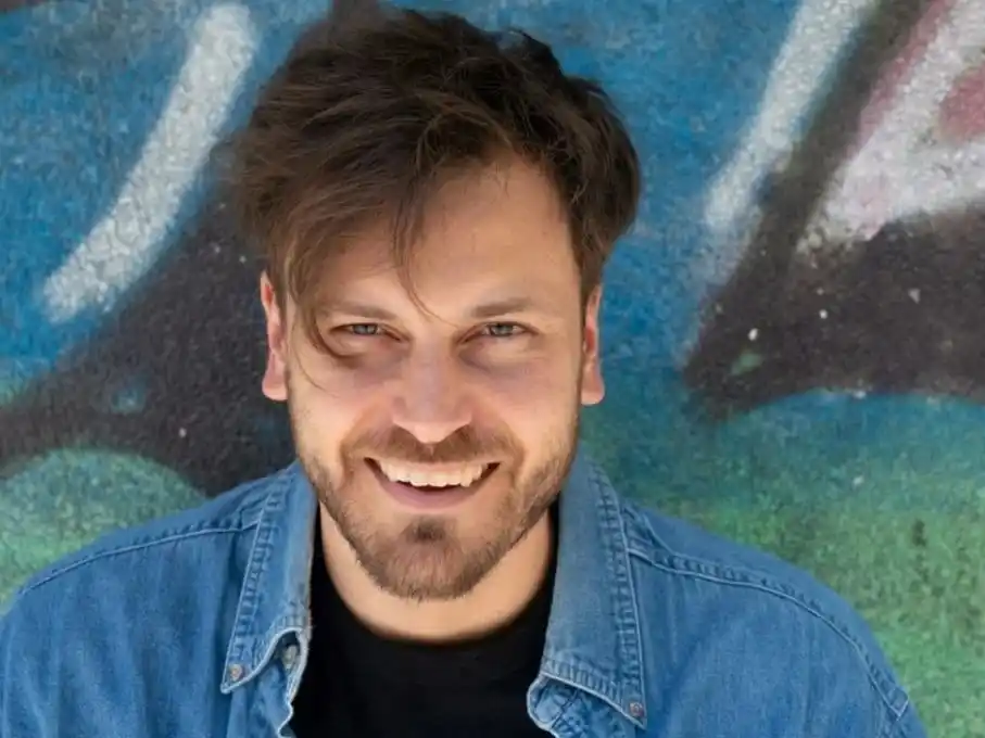 Andrés Gil negó un supuesto romance con Gimena Accardi.