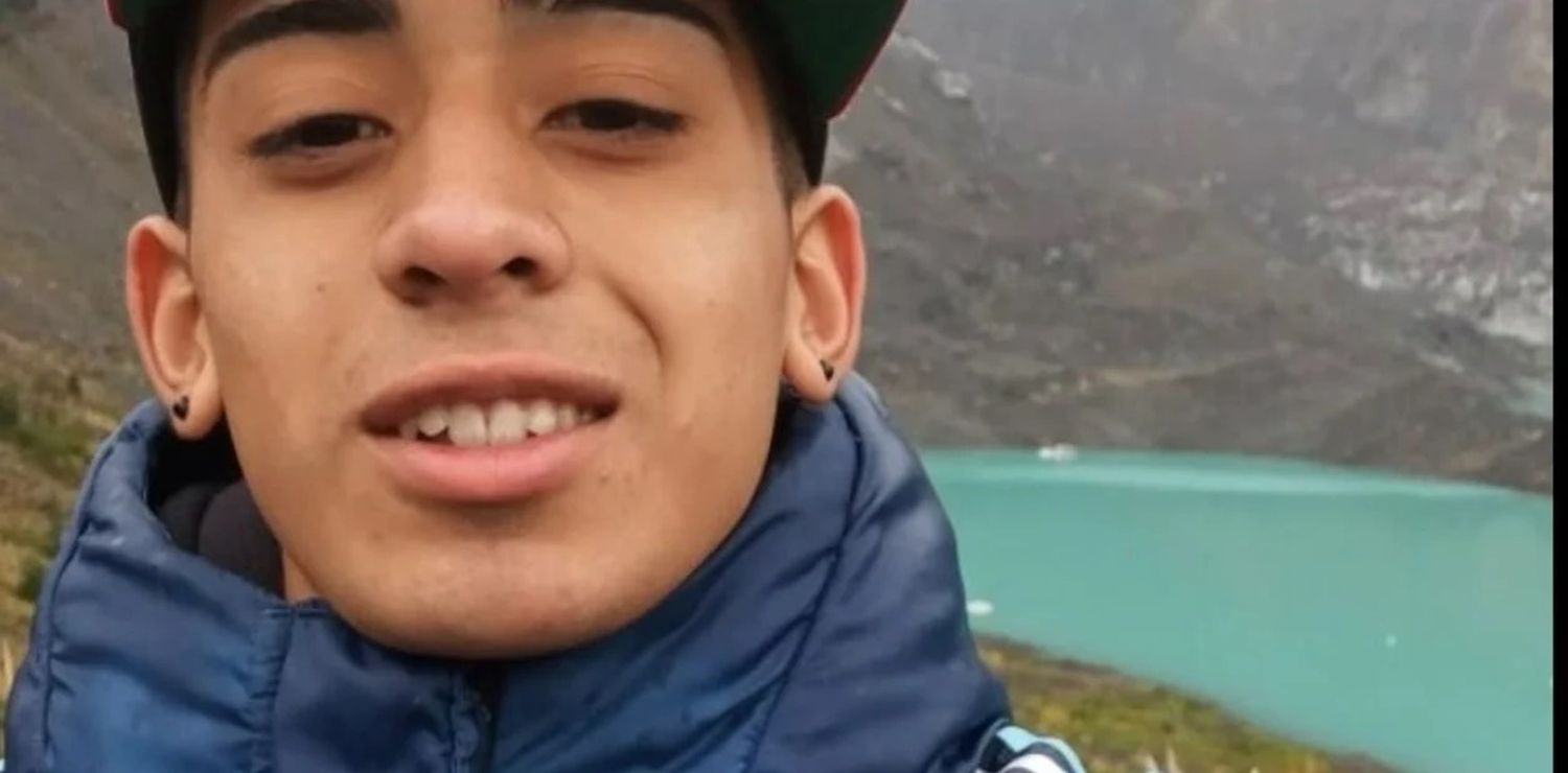 Mataron de dos balazos a un joven y la policía busca a tres sospechosos
