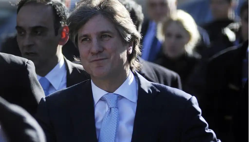Tras la indagatoria por el caso Ciccone, citan a Boudou por auto con papeles falsos