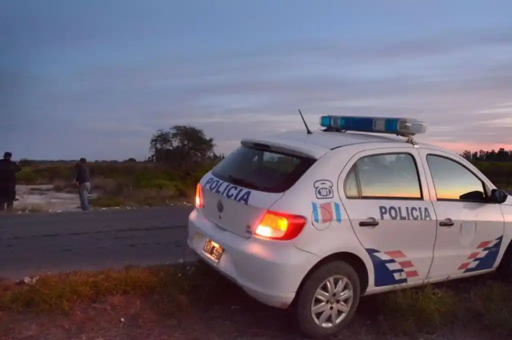 Un policía santiagueño volcó con su auto cuando iba a trabajar: estaba borracho