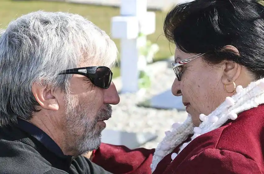 «El mayor premio es el abrazo de las madres», dice el excombatiente nominado al Nobel de la Paz