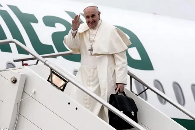 El Papa Francisco llegó a Cuba y fue recibido por Raúl Castro
