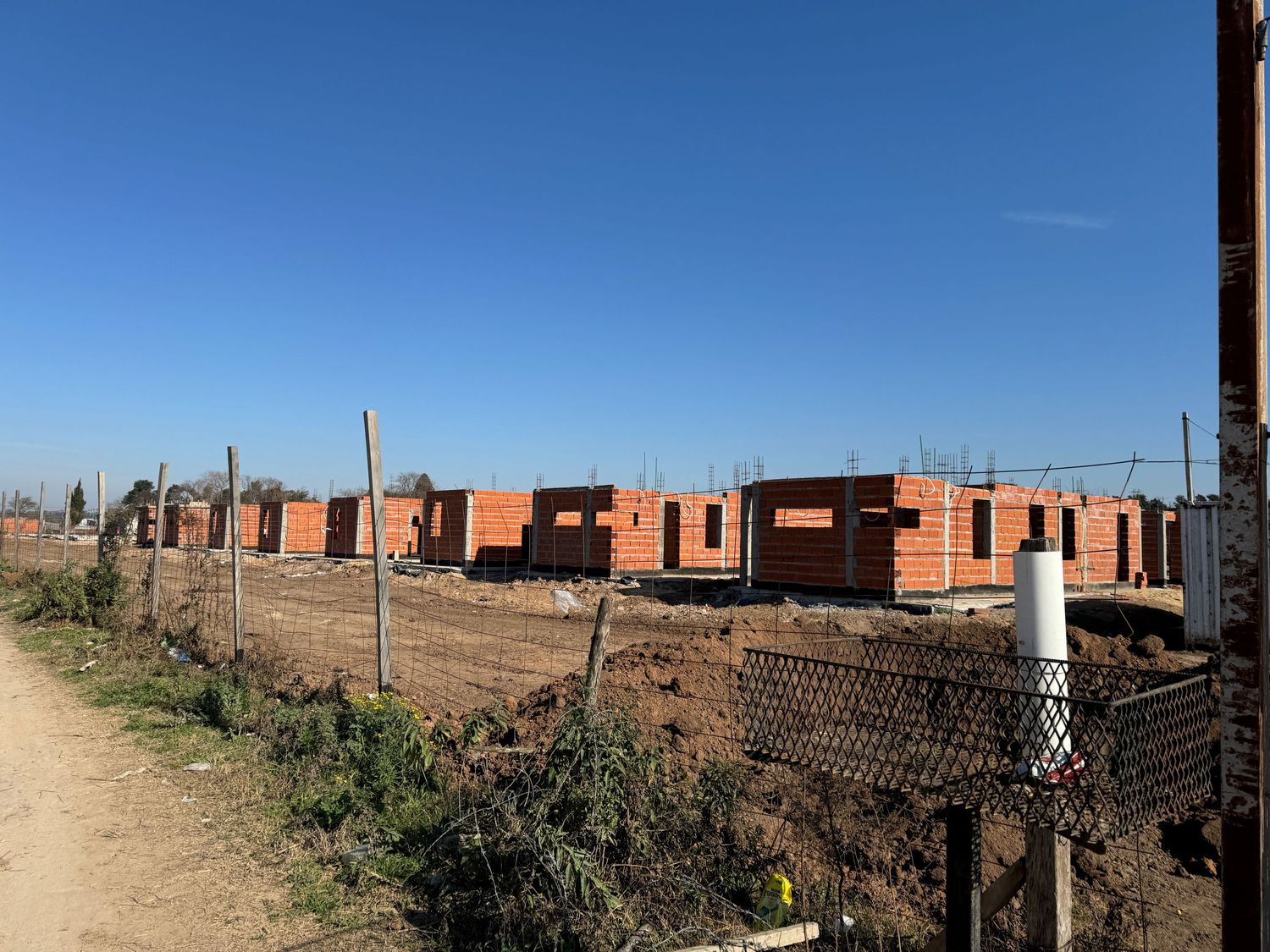La presemcia de Salazar en el  barrio de las 55 Viviendas despertó el reproche de la ex concejal. Foto: archivo La Opinión.