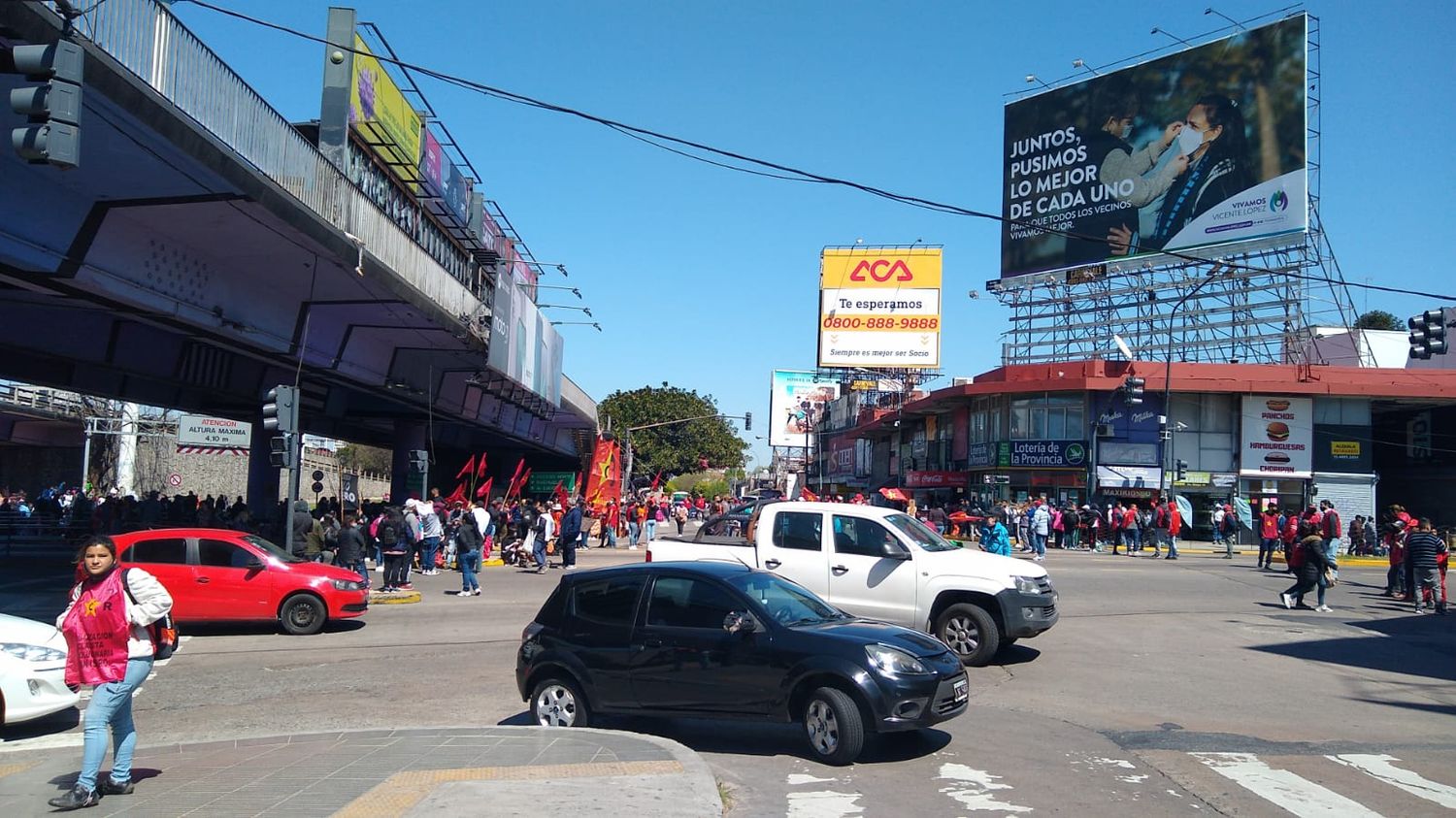 Piqueteros cortaron el tránsito en Puente Saavedra y generaron un caos vehicular en Vicente López