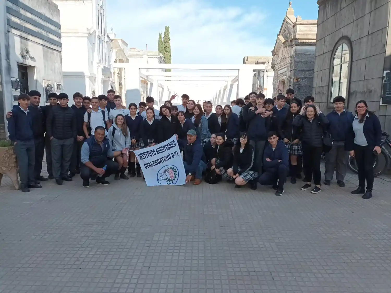 Más de 4 mil alumnos y vecinos participaron de las visitas guiadas del Archivo Histórico del Cementerio Norte en 2023