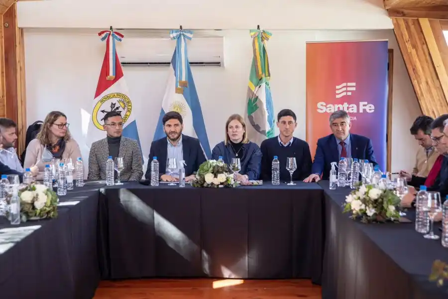 El gobernador Pullaro mantuvo una nueva reunión de gabinete en San José del Rincón