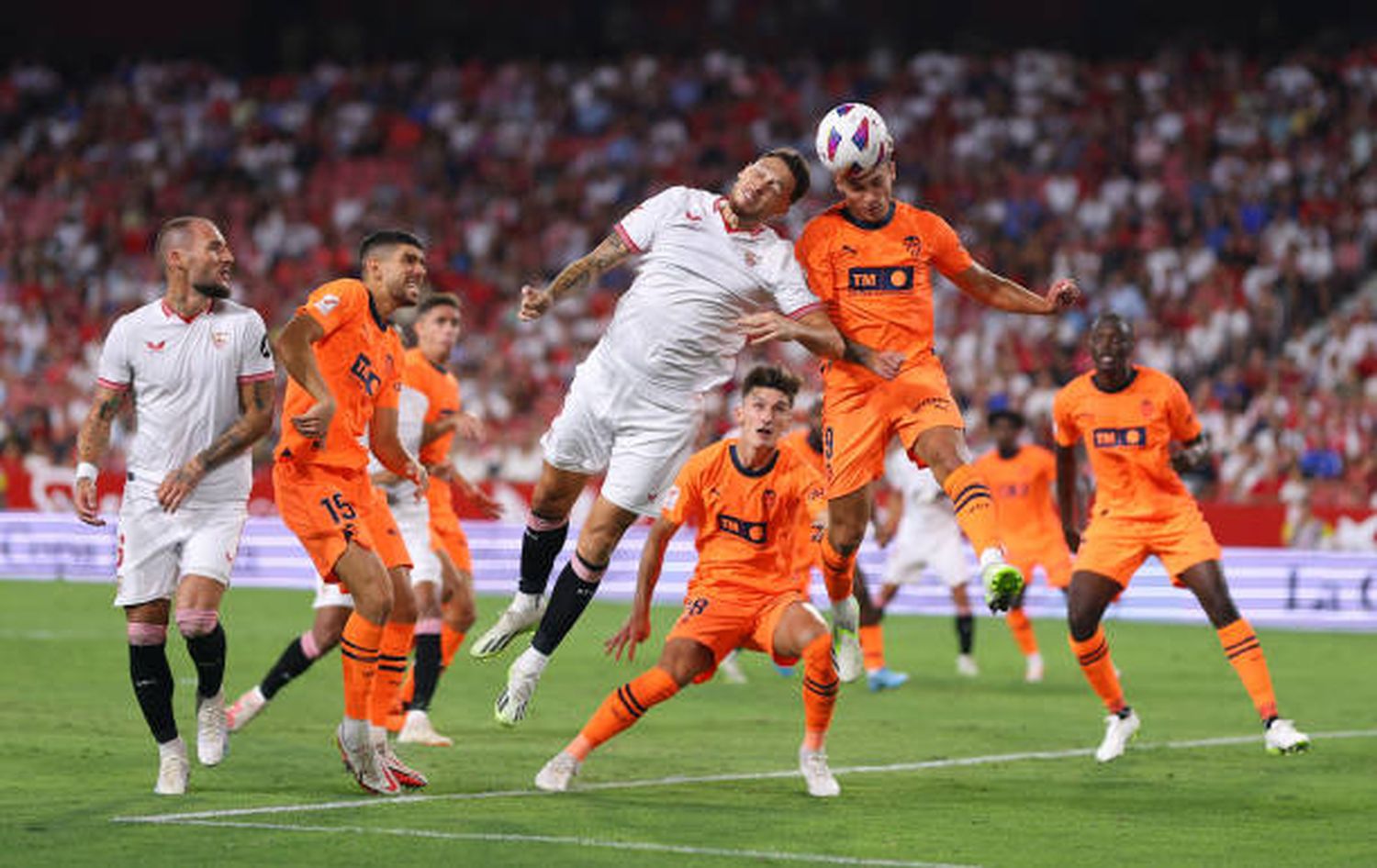 Sevilla cayó en el debut ante Valencia