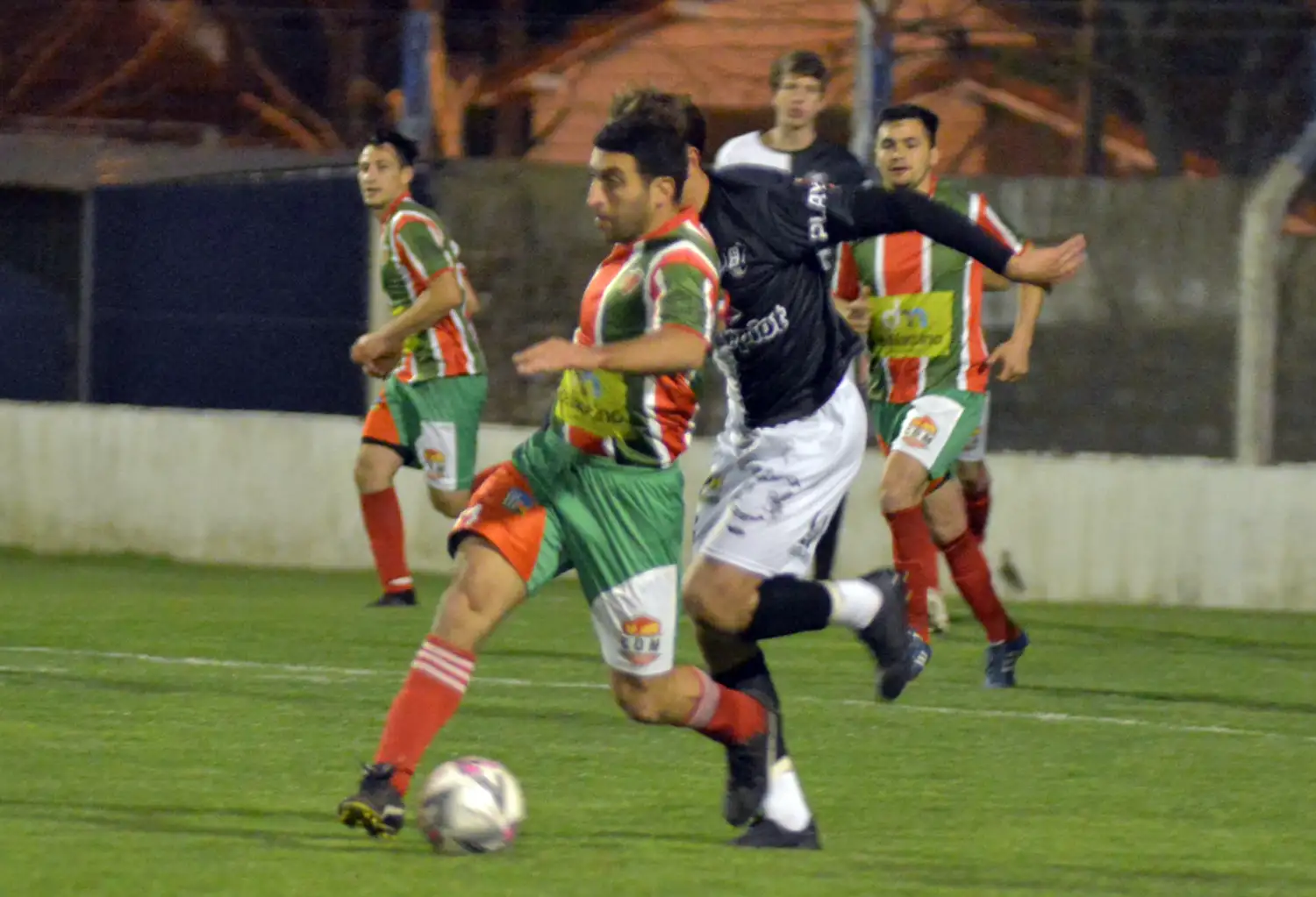 Luque, en posición dominante. Fue autor del gol de Unión.
