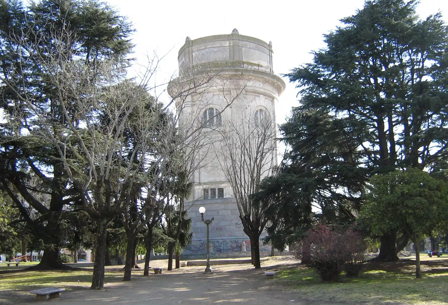 Una madre alertó por la venta de alcohol a menores en la zona de la Plaza del Tanque.
