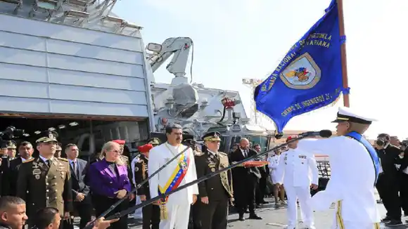 ¿LE HABRÁ DADO PENA CON LA VISITA? Maduro pide saneamiento del Lago de Maracaibo