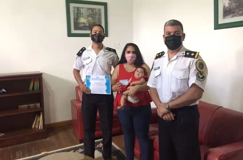 Entrega de Carnet de Obra Social y Diploma en el marco del Bicentenario de la Policía Federal Argentina