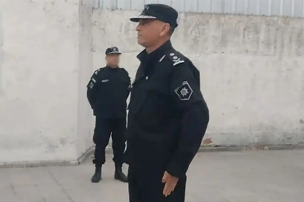 Se lo acusa de haberle robado a un muerto en medio de un accidente